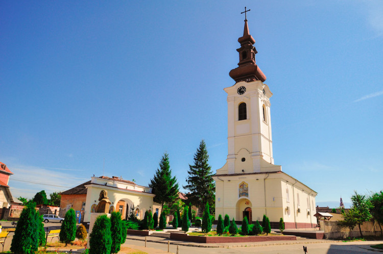 Biserica-Sf-Gheorghe-din-Caransebes-750x498