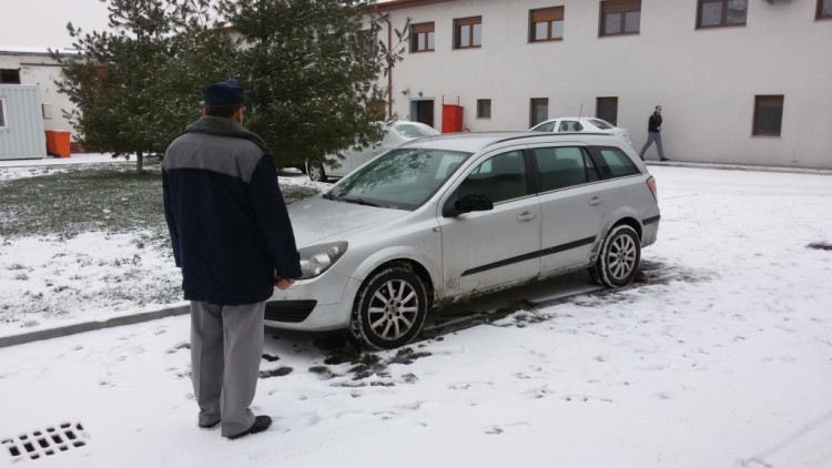 autoturism furat Franta