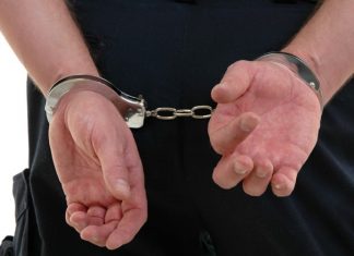 Încă se „poartă” furturile din mașină! Tânăr de 20 de ani prins cu „mâța-n” sac