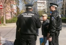Doi tineri, care au făcut scandal, au amenințat și au încercat să lovească un polițist local în zona Alba Iulia, cercetați pentru ultraj