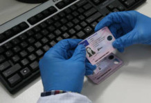 Doi șoferi depistați la câteva minute distanță conducând cu permisul suspendat, la PTF Moravița