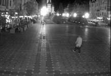 Un scandalagiu şi-a dat pantalonii jos în centrul Timişoarei