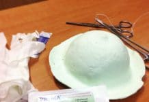 Zeci de studenți exersează tehnici chirurgicale aplicate în chirurgia plastică și reconstructivă în cadrul Simpozionului Studențesc BreasTM