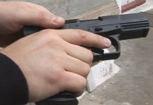 Urmăriri cu împuşcături şi cu un poliţist luat pe capotă. Nu în vestul sălbatic, ci în Timiş