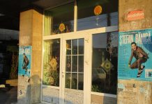 Cinci amenzi pentru o firmă ce a lipit ilegal afișe în Timișoara cu un concert!