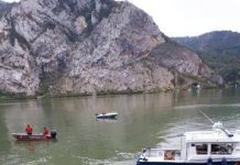 Continuă căutările pe Dunăre! Patru oameni au dispărut după ce mașina în care se aflau a plonjat în apă