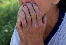 Femeie de 64 de ani, amenințată cu un cuțit și obligată să întrețină relații sexuale cu un bărbat de 36 de ani