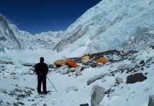 Horia Colibăşanu renunţă la încercarea de a cuceri Everestul pe o rută nouă, din cauza riscului de avalanşe!