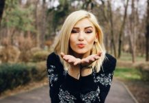 Alina Eremia canta la Sinandrei