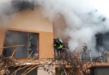 Vilă cuprinsă de flăcări, la Săcălaz! Pompierii au intervenit de urgență