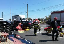 Accident cu trei victime după ce două mașini s-au izbit violent