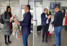 8 Martie, pe Aeroportul din Timişoara! Femeile au fost întâmpinate cu flori
