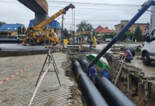 Rețeaua de conducte a orașului e praf: încă o avarie lasă un cartier fără apă caldă