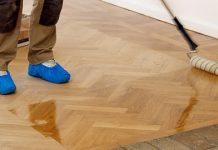 Ai nevoie de un lac de parchet de calitate, dar nu stii cum sa il alegi? Afla care sunt detaliile de care sa tii cont!