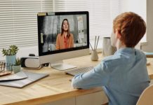 Școala online a plictisit elevii și a stresat părinții! Cât mai durează și CE este de făcut în continuare!