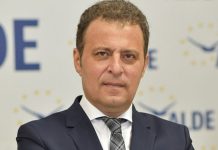 Daniel Olteanu, președinte ALDE: „Asta-i culmea aroganței: candidatul Cîțu își face campanie electorală cu angajații Guvernului și pe banii noștri!”