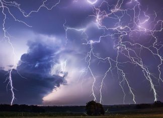 Se strică vremea, iar meteorologii anunță furtuni, mai ales în Banat fulgere