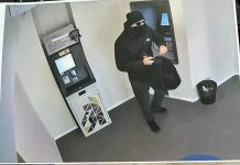 Dacă îl cunoașteți, puteți anunța Poliția. A plecat de la bancomat cu banii altuia