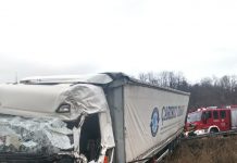 Din nou s-au lovit monştrii şoselelor! Impact violent pe un drum intens circulat