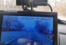 Și băut și drogat… conducea cu 222 km pe oră și nu a oprit la semnele polițiștilor