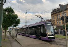 Lovită de tramvai după ce a trecut pe „roşu”!