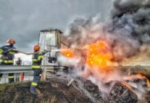 Circulaţie deviată pe A1, între Timişoara şi Arad din cauza unui autotren în… flăcări!