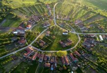 Case tradiţioale din Şarlota vor primi ajutor de stat pentru „imagine”