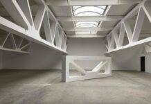 Sunteţi invitaţi la o expoziţie modernă, Ghost Geometry