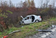Accident grav la Albina: o maşină în flăcări şi trei răniţi