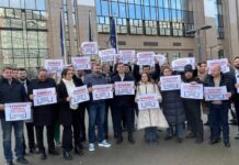 Acțiune de mobilizare pentru aderarea României la spațiul Schengen, în fața sediului Consiliului UE din Bruxelles, organizată de PES activists România