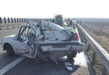 Şi-a băgat prietenul în spital după ce a intrat într-un cap de pod