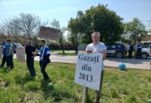 Protest la Chisoda pentru a atrage atentia referitor la poluarea produsa de fabrica de reciclare a cauciucului din Calea Sagului