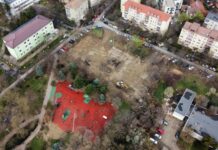 Se amenajează zeci de locuri de parcare, spații verzi și alei, în locul unui teren dezafectat