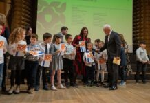 În context electoral, Dominic Fritz a premiat cei mai buni elevi ai Timișoarei