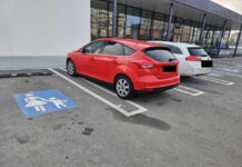 „Bizonii” care parchează unde vor mușchii lor, premiați de polițiștii locali cu amenzi