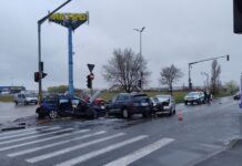 FOTO Accident în lanț în față la magazinul Metro din Calea Șagului! Trei persoane au ajuns la spital