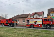 Panică sâmbătă pentru o familie din Ronaț. Casa le-a luat foc