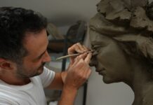 Se reface o statuie de pe o clădire istorică emblematică din Timișoara