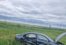 Pensionar ajuns cu mașina în șanț după ce a provocat un accident rutier