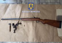 Descinderi ale polițiștilor la bărbați suspecți că vânau cu arme deținute ilegal
