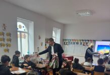 Copiii din grădinițele și școlile aparținând comunei Variaș s-au bucurat de vizita Sfântului Nicolae