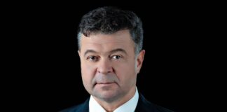 „Educația antreprenorială apare ca o oportunitate de modernizare, diferențiere și reconectare cu societatea, în general, și cu nevoile comunității locale, în special”, subliniază Marilen Gabriel Pirtea, rectorul UVT