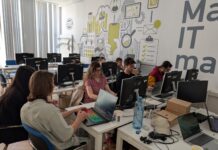 Performanțe remarcabile pentru studenții UVT la hackathonul internațional BR41N.io
